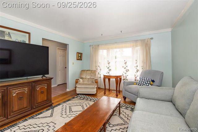 27621 Thomas Avenue, Warren, MI 48092