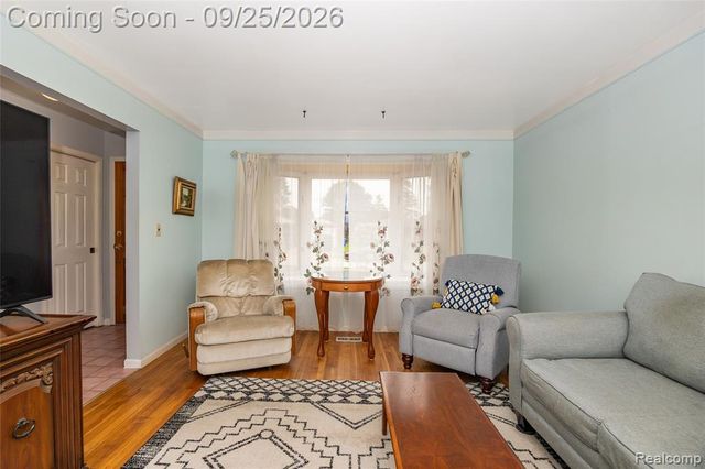 27621 Thomas Avenue, Warren, MI 48092