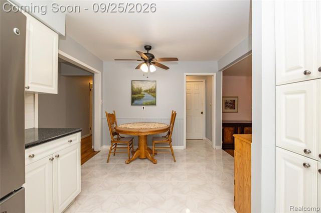 27621 Thomas Avenue, Warren, MI 48092