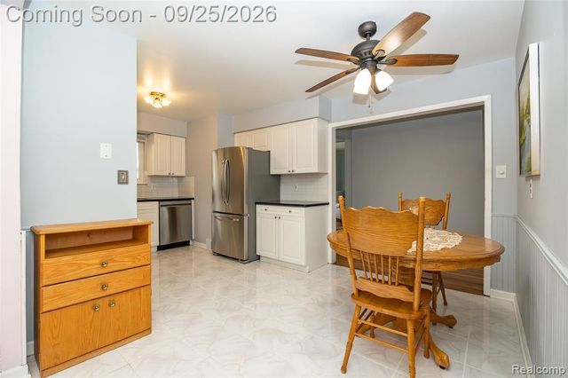 27621 Thomas Avenue, Warren, MI 48092