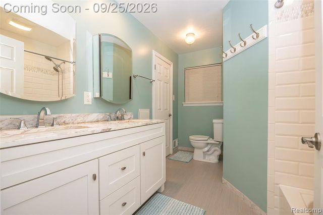 27621 Thomas Avenue, Warren, MI 48092