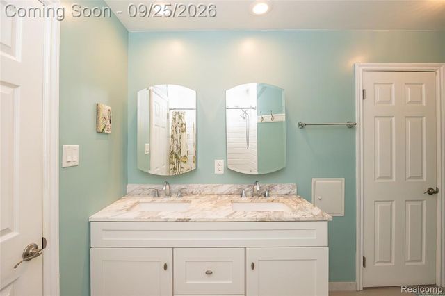 27621 Thomas Avenue, Warren, MI 48092