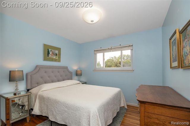 27621 Thomas Avenue, Warren, MI 48092