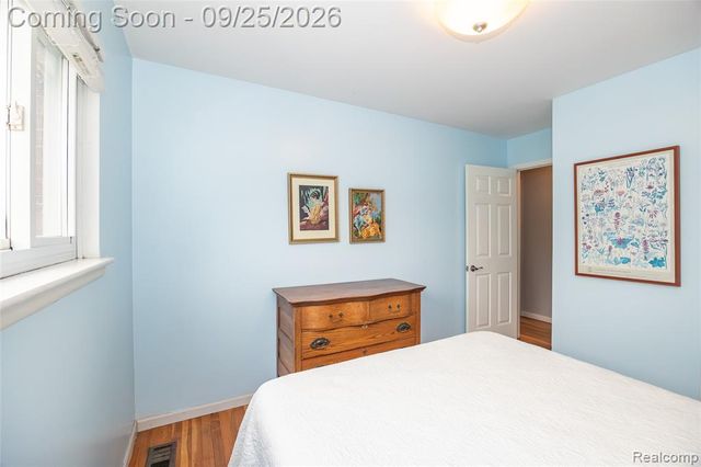 27621 Thomas Avenue, Warren, MI 48092