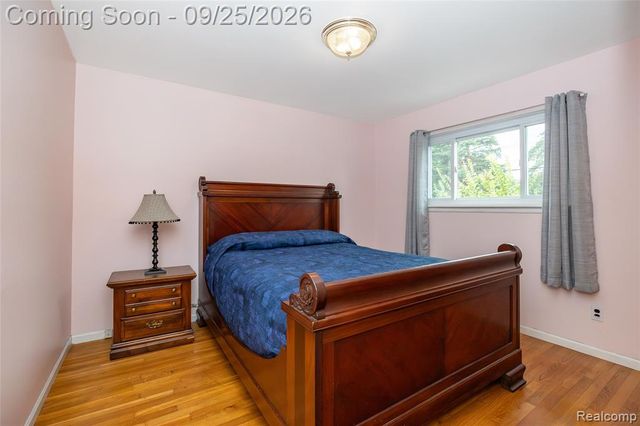 27621 Thomas Avenue, Warren, MI 48092