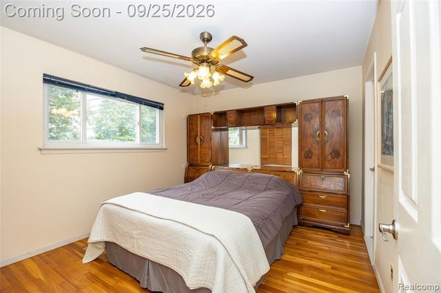 27621 Thomas Avenue, Warren, MI 48092
