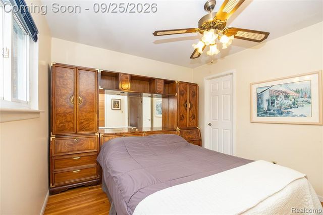 27621 Thomas Avenue, Warren, MI 48092