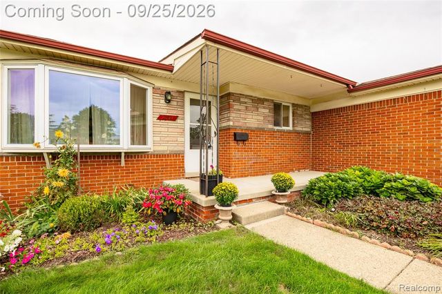 27621 Thomas Avenue, Warren, MI 48092