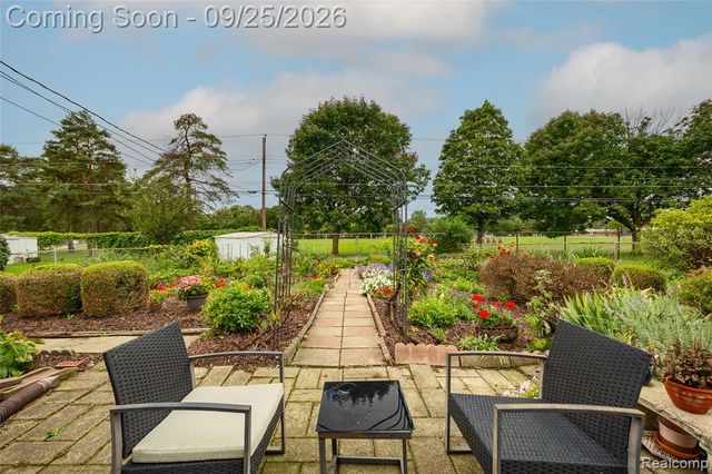 27621 Thomas Avenue, Warren, MI 48092