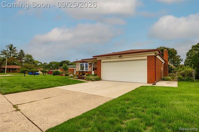 27621 Thomas Avenue, Warren, MI 48092