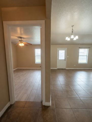 673 S Heights Drive, Crowley, TX 76036