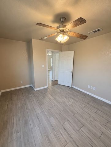 673 S Heights Drive, Crowley, TX 76036