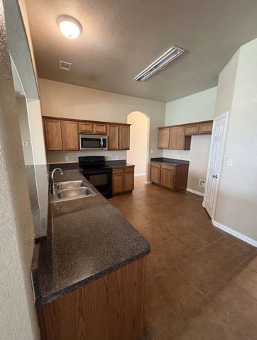 673 S Heights Drive, Crowley, TX 76036
