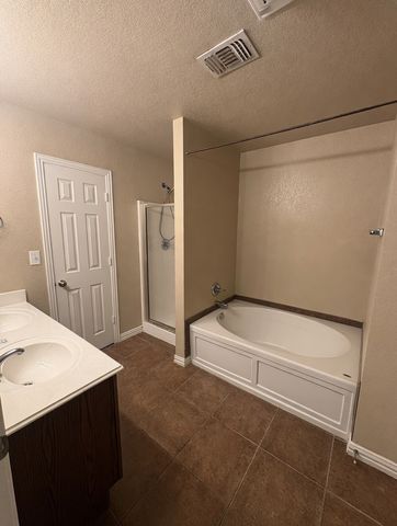 673 S Heights Drive, Crowley, TX 76036