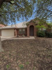 673 S Heights Drive, Crowley, TX 76036