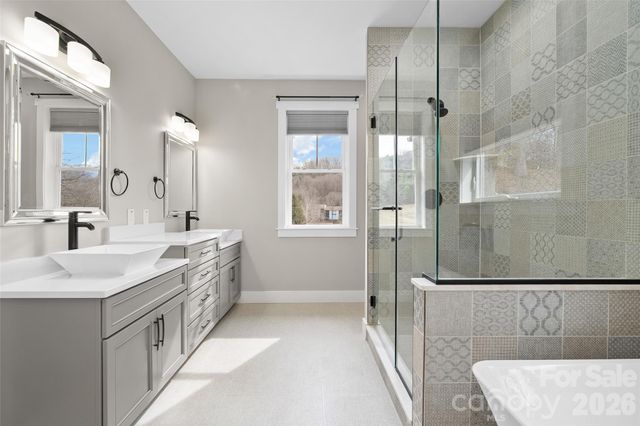 189 Greenview Drive, Waynesville, NC 28786