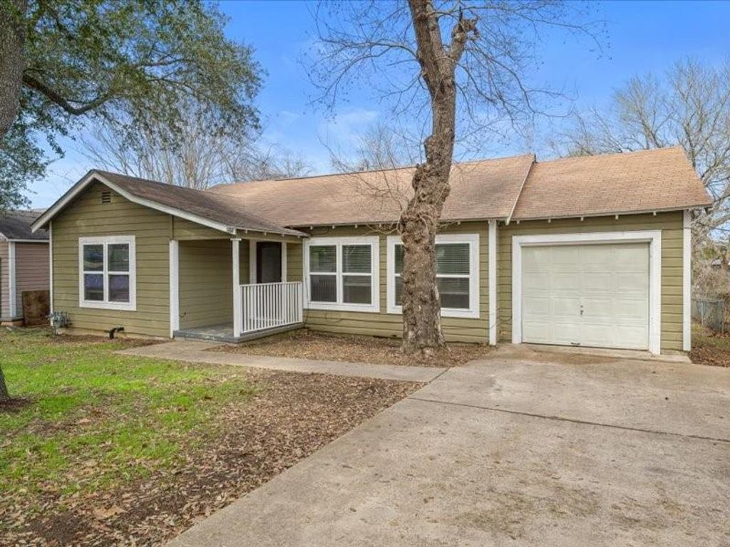 805 E Tom Green Street, Brenham, TX 77833