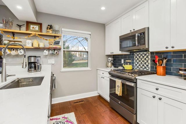 4906 NW Barry Road, Kansas City, MO 64154