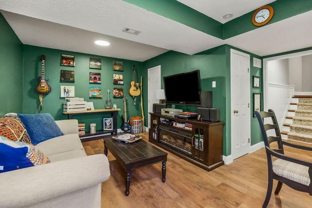 4906 NW Barry Road, Kansas City, MO 64154