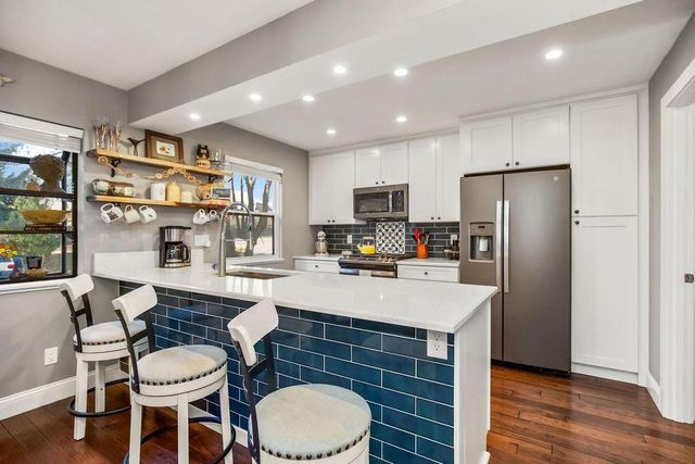 4906 NW Barry Road, Kansas City, MO 64154