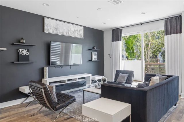 1667 Grand View, Costa Mesa, CA 92627