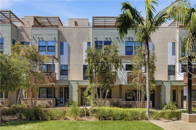 1667 Grand View, Costa Mesa, CA 92627