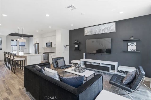 1667 Grand View, Costa Mesa, CA 92627