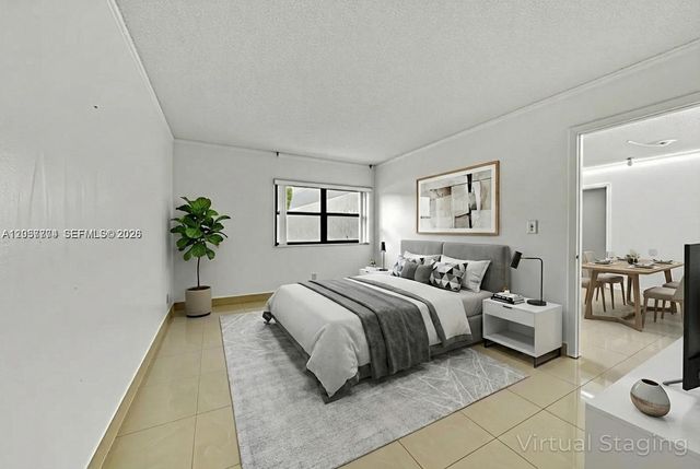 200 Lakeview Drive 101, Weston, FL 33326