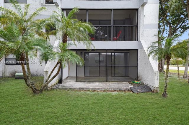 200 Lakeview Drive 101, Weston, FL 33326