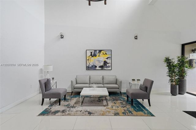 200 Lakeview Drive 101, Weston, FL 33326