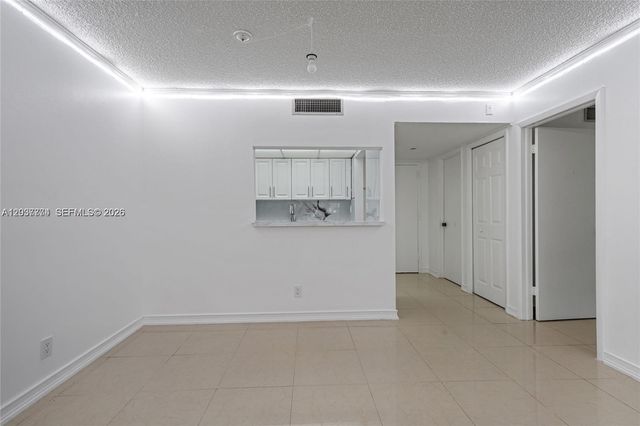 200 Lakeview Drive 101, Weston, FL 33326