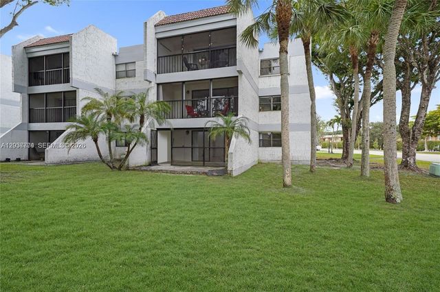 200 Lakeview Drive 101, Weston, FL 33326