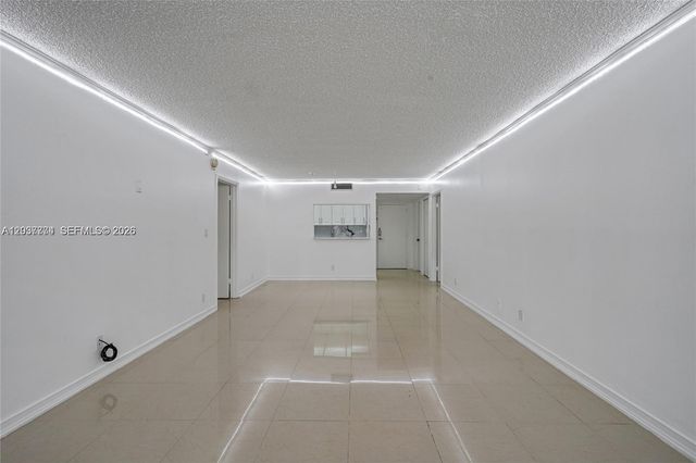 200 Lakeview Drive 101, Weston, FL 33326