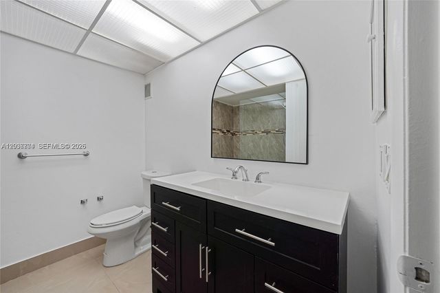 200 Lakeview Drive 101, Weston, FL 33326