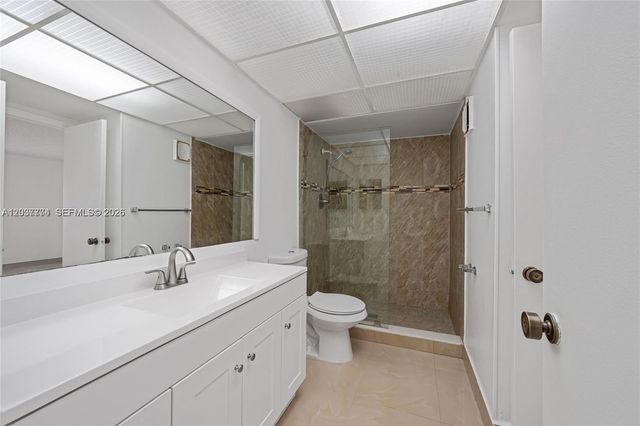 200 Lakeview Drive 101, Weston, FL 33326