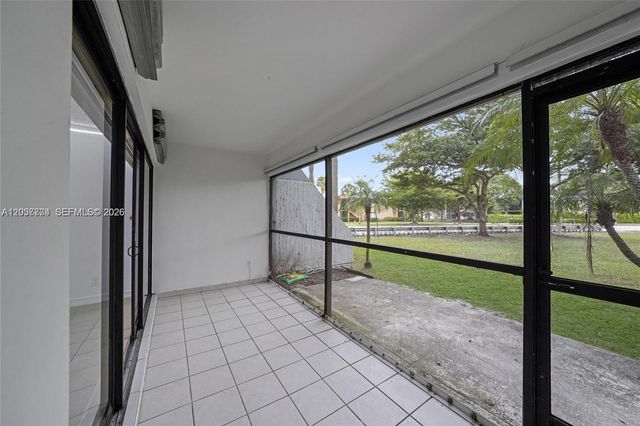 200 Lakeview Drive 101, Weston, FL 33326