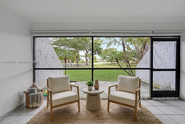 200 Lakeview Drive 101, Weston, FL 33326