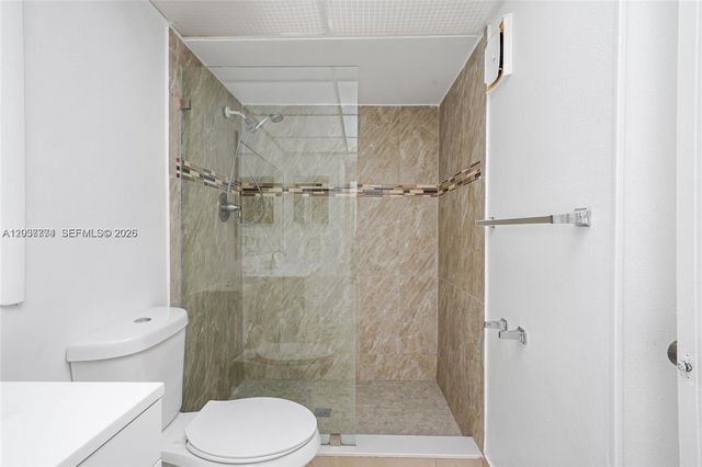 200 Lakeview Drive 101, Weston, FL 33326