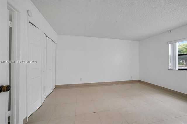 200 Lakeview Drive 101, Weston, FL 33326