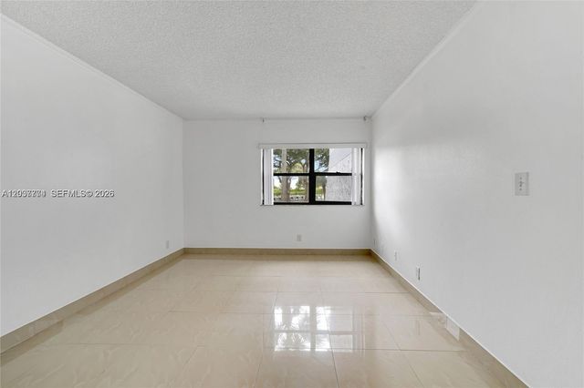 200 Lakeview Drive 101, Weston, FL 33326