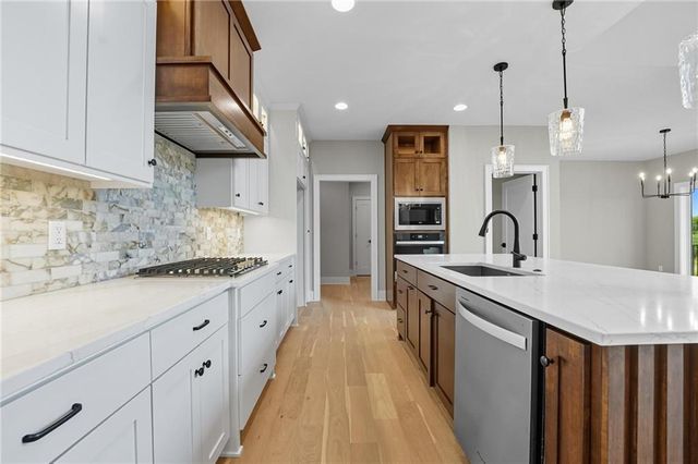 10407 N Liberty Street, Kansas City, MO 64155