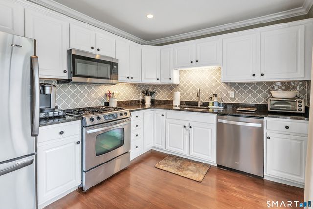 39 Maple Tree Avenue 15, Stamford, CT 06906