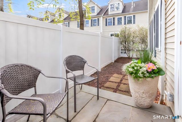 39 Maple Tree Avenue 15, Stamford, CT 06906