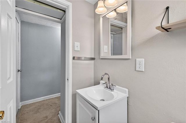 32 Lancaster TER, Hampton, VA 23666