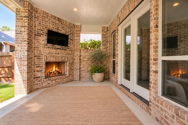 111 Riverbend Way, Montgomery, TX 77316