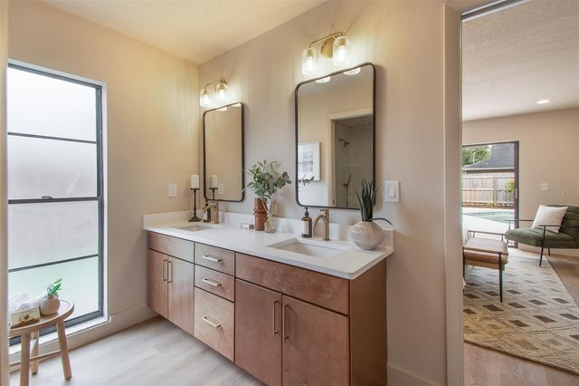 11913 NICKLAUS CIRCLE, Tampa, FL 33624