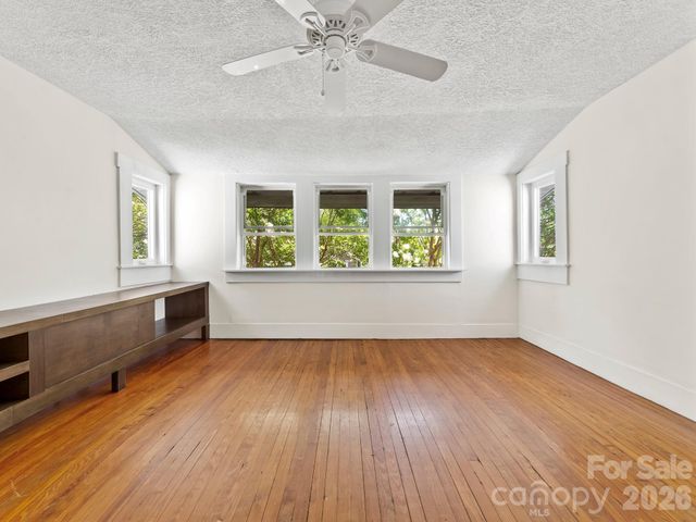 102 Courtland Avenue, Asheville, NC 28801