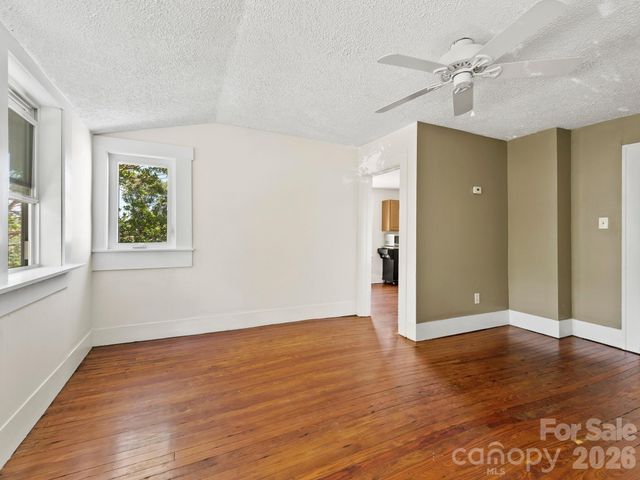 102 Courtland Avenue, Asheville, NC 28801