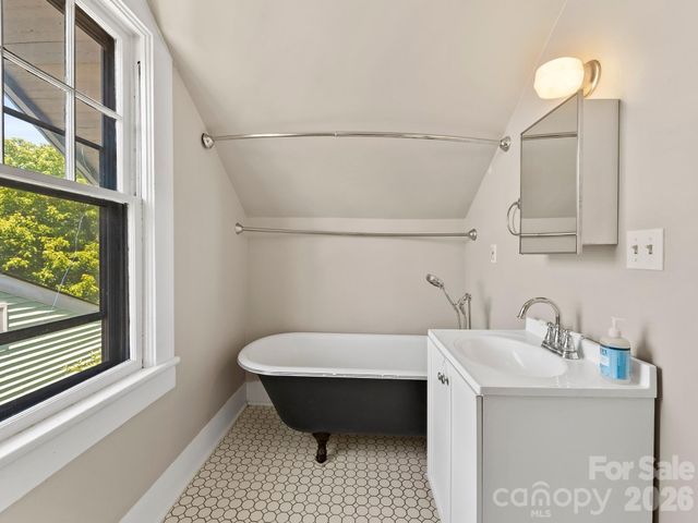 102 Courtland Avenue, Asheville, NC 28801