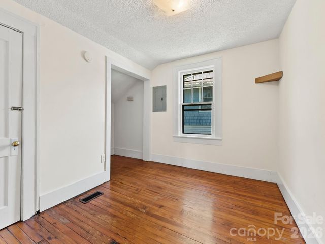 102 Courtland Avenue, Asheville, NC 28801